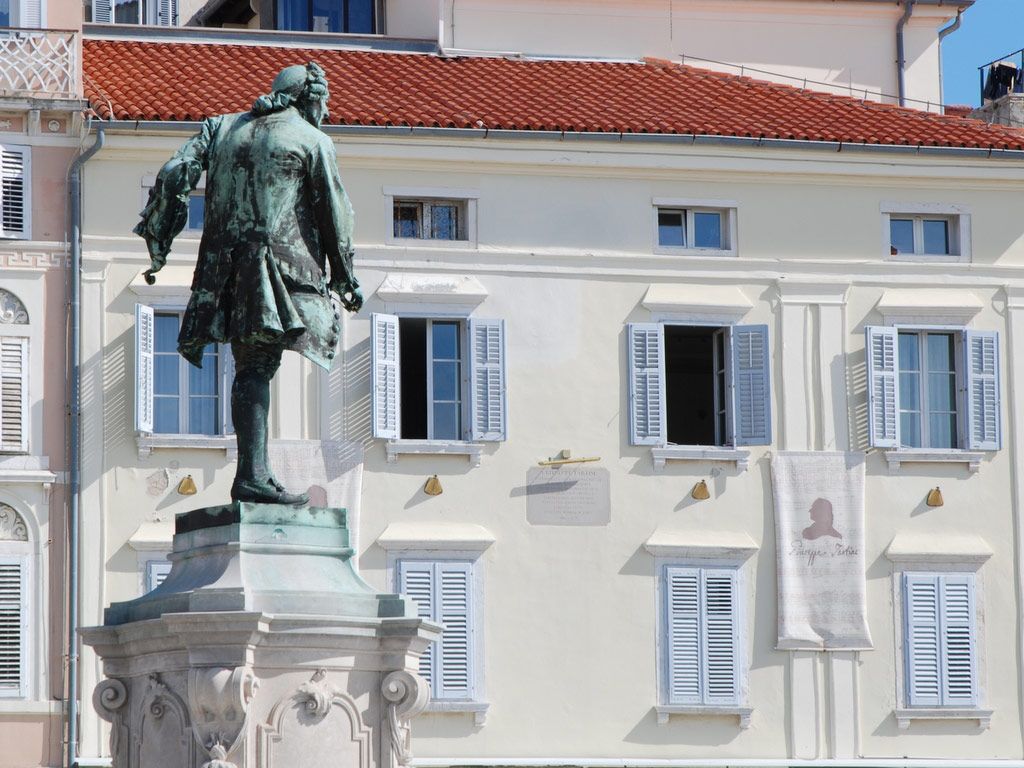 http://www.portoroz.si/si/imagelib/magnify/default/import/piran/tartini/tartini_in_hisa.jpg