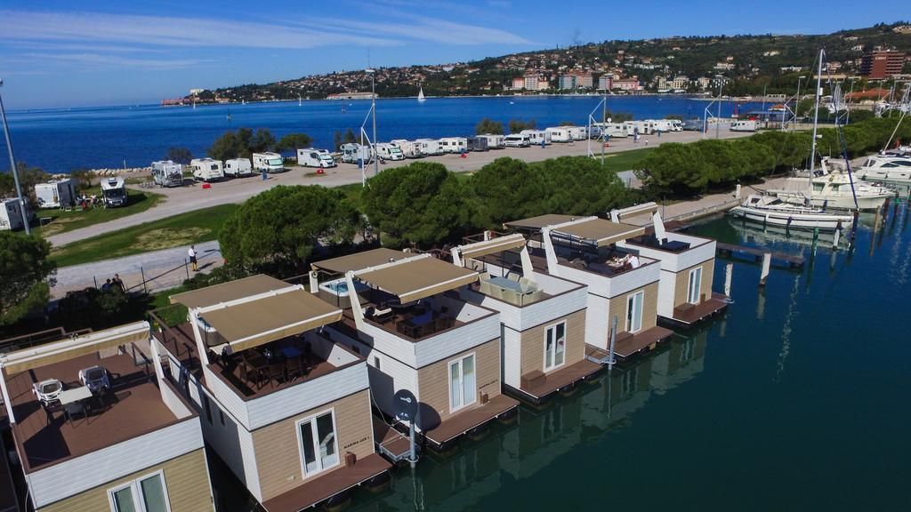 Le case galleggianti Marina Lux