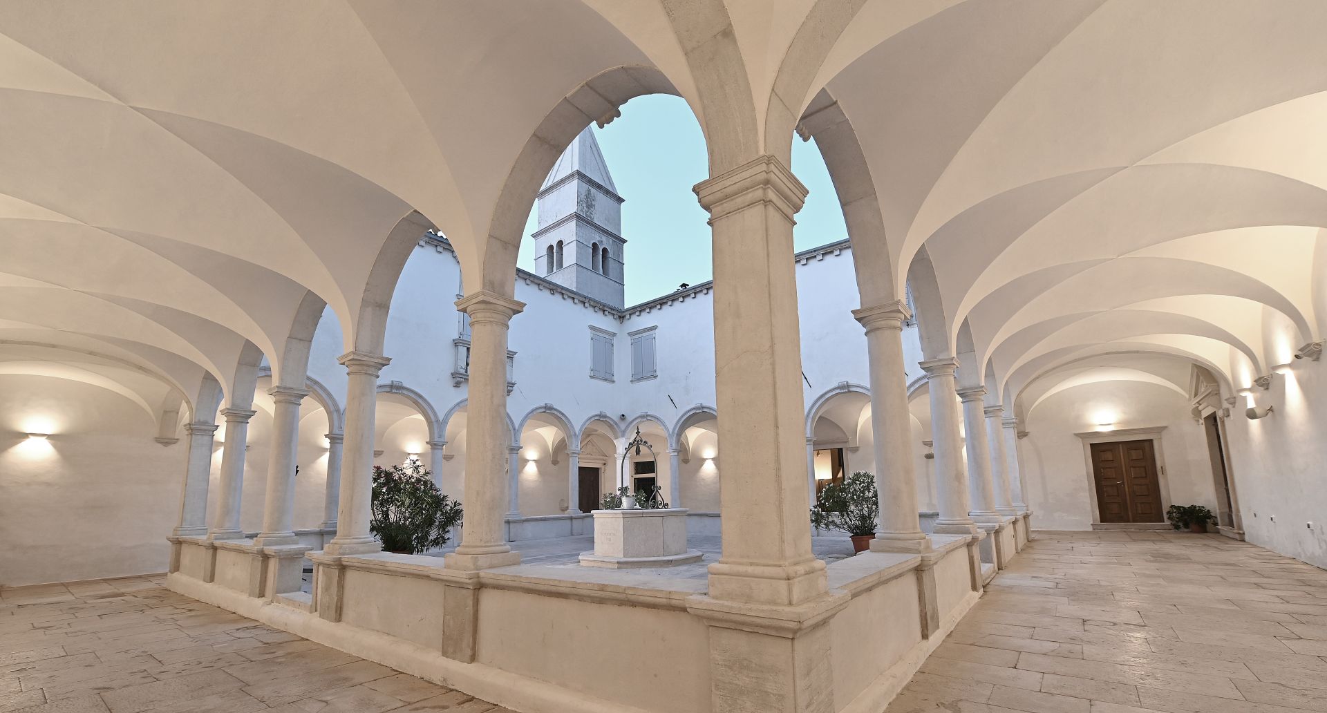 Minoritski samostan sv. Frančiška in Križni hodnik