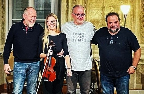 Unplugged At Mediadom: Tomo&#8217;s Band