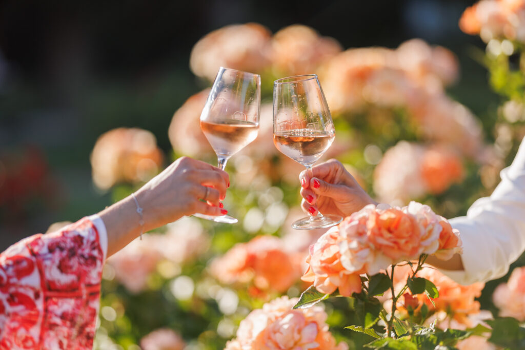 Odprte so prijave za sodelovanje ponudnikov na prireditvi Vrtnice & Rosé in v promocijski akciji Mesec vrtnice 2026