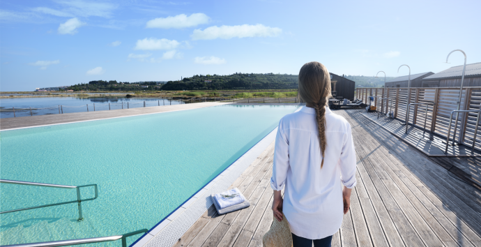Choose the relaxation of spirit and body in the salt-pans