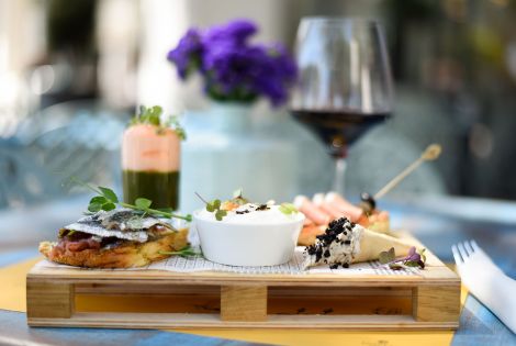 Restaurants and inns