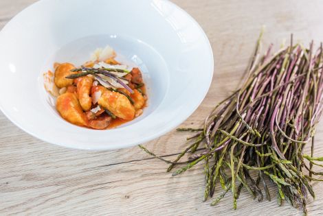 Gnocchi with asparagus and homemade sausage