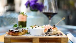 Restaurants and inns
