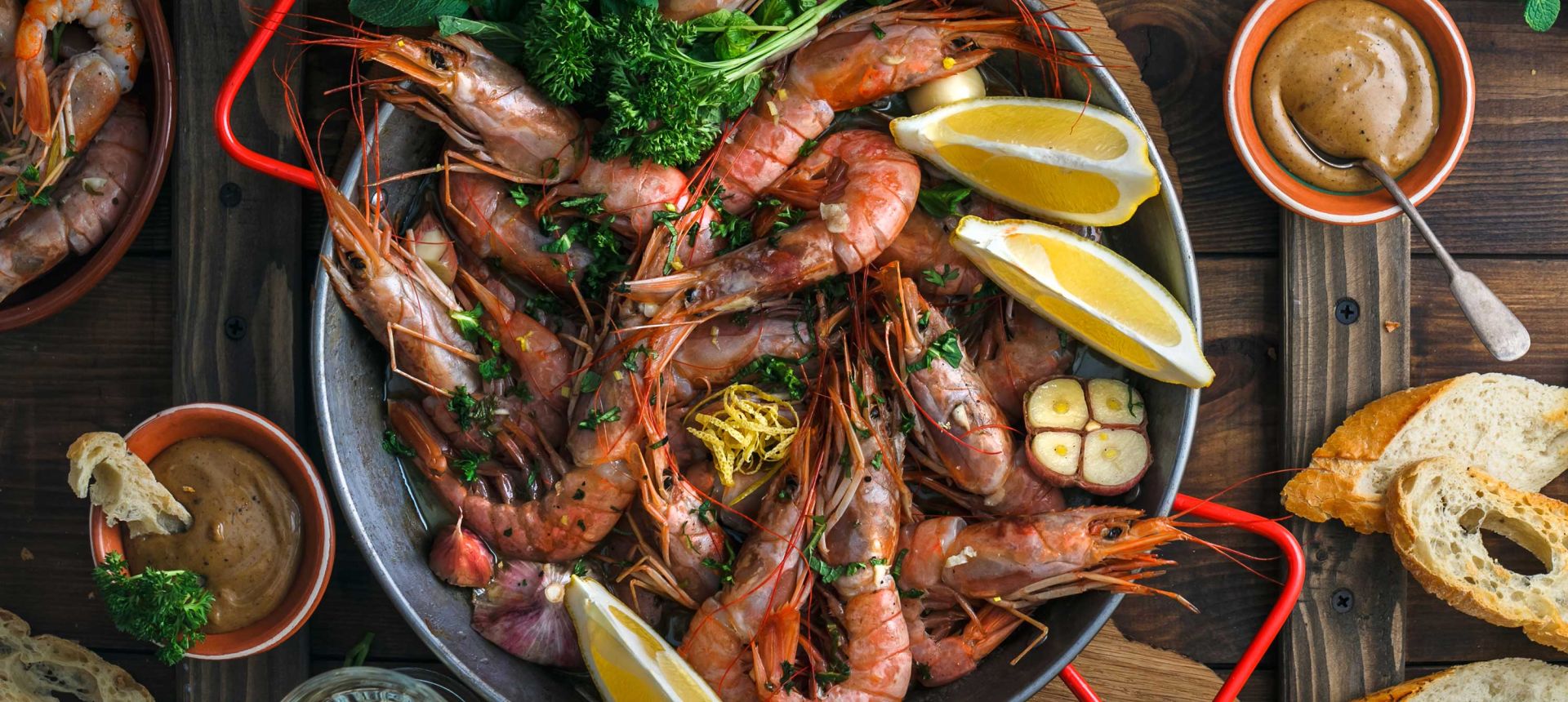 Shrimps in tomato sauce (buzara)