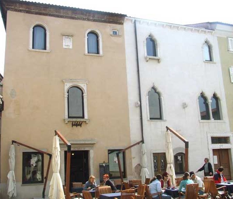 /default/_demo/izola/